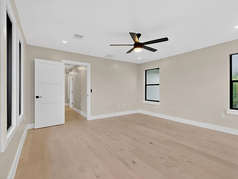 5018 Highland Ct — Photo 17