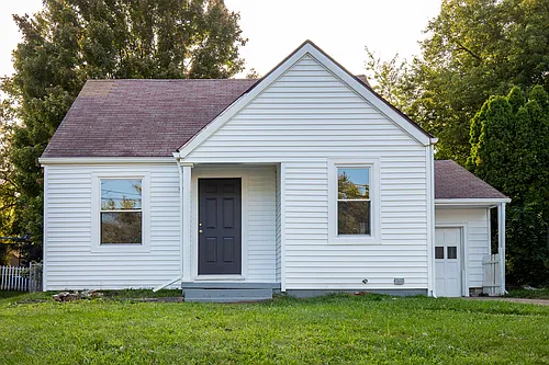 2635 Ellis Ave NE Photo 1
