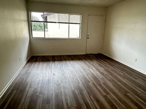 3rd image of 758 Newport Ave APT 8
