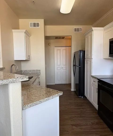 1941 S Pierpont Dr — Photo 1