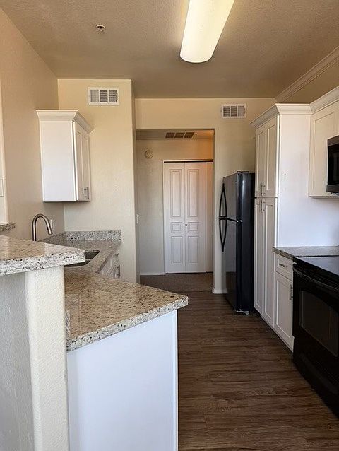 1st image of 1941 S Pierpont Dr