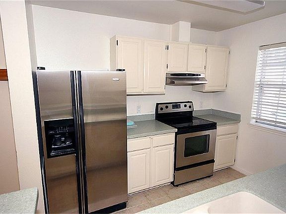 3rd image of 2030 Plantation Dr #10