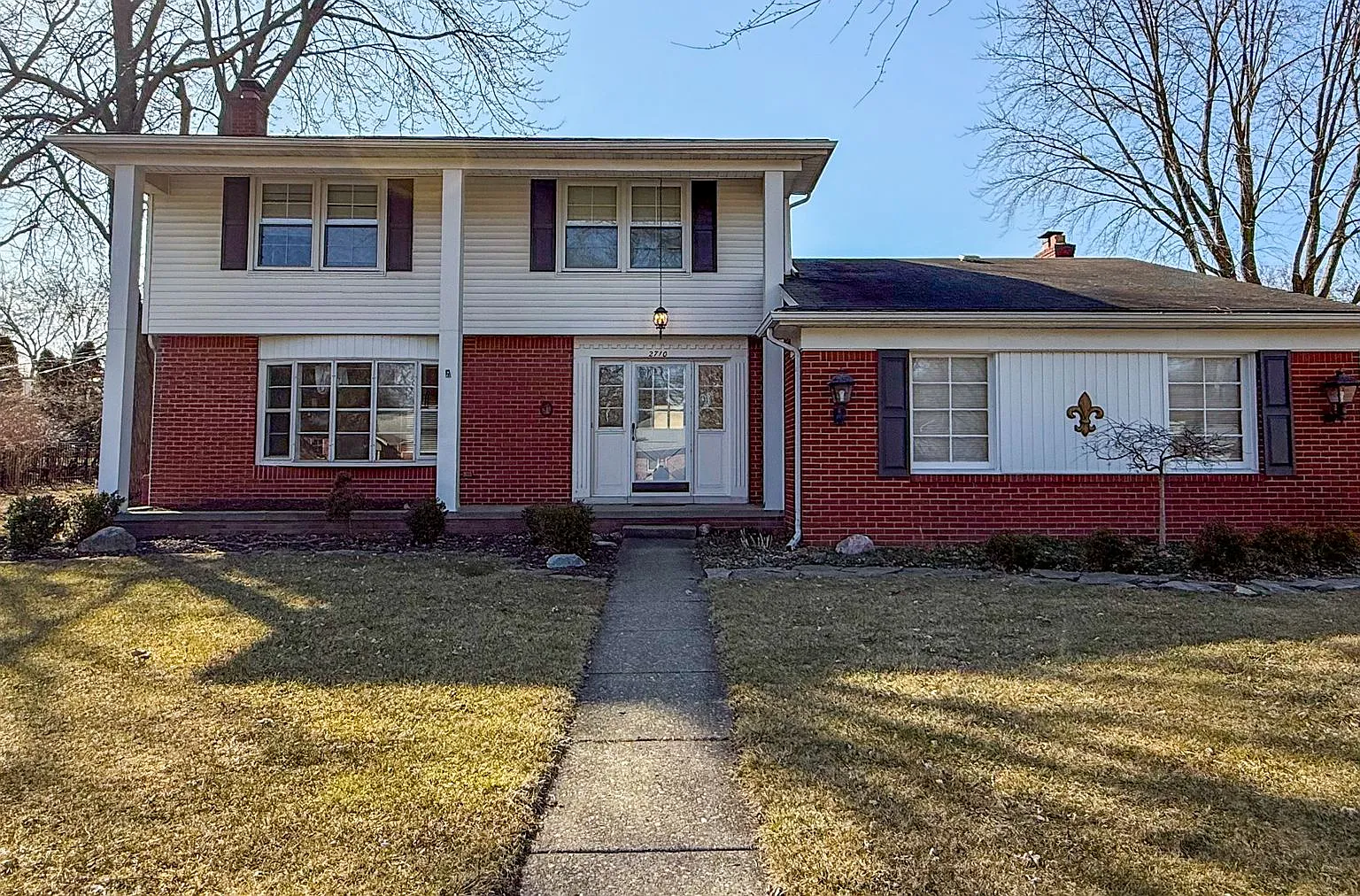 Spacious Home — Photo 1