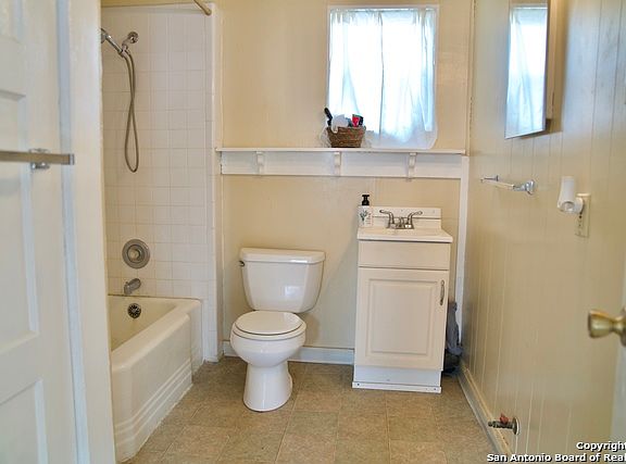 4th image of 105 Mount Vernon Ct