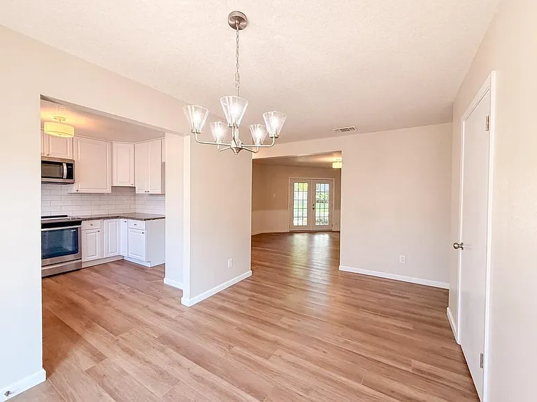 702 S Chappell Hill St — Photo 8