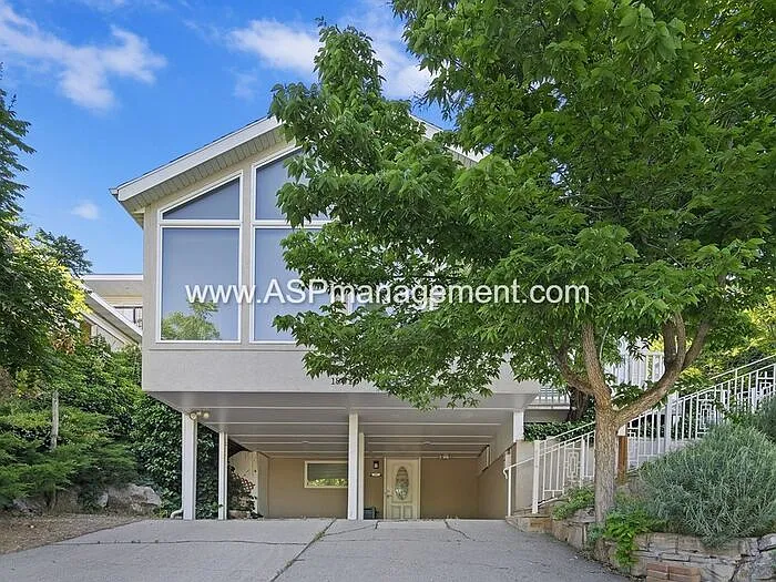 2 bed, 1.0 bath, 900 sqft, $1,595 — Photo 1