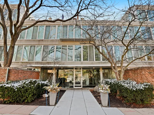 2525 Wellington Ct APT 204, Evanston, IL 60201