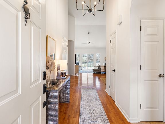 4th image of 1407 Clairmonte Cir