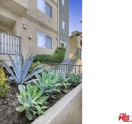 3rd image of 936 N Hudson Ave #101
