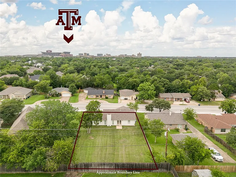 904 Holleman Dr — Photo 22