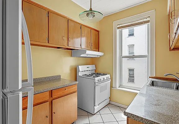 3rd image of 566 44th St APT 3D