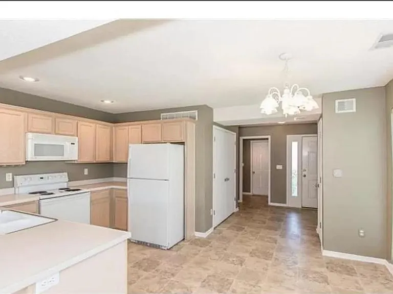 8035 N Lawn Ave — Photo 17