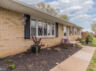 19120 Woodhaven Dr, Hagerstown, MD 21742