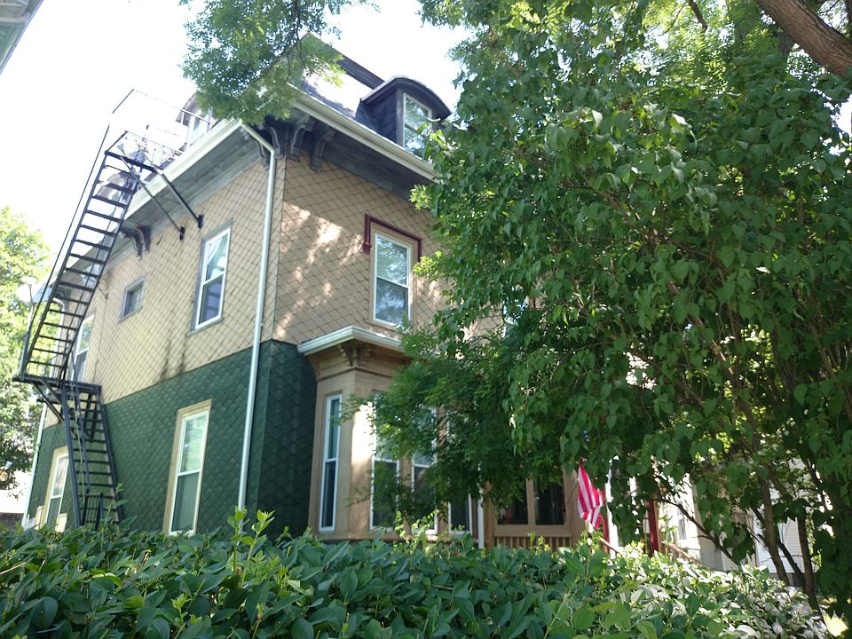 2nd image of 18 Van Winkle St
