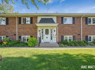 695 Andover St SE, Kentwood, MI 49548