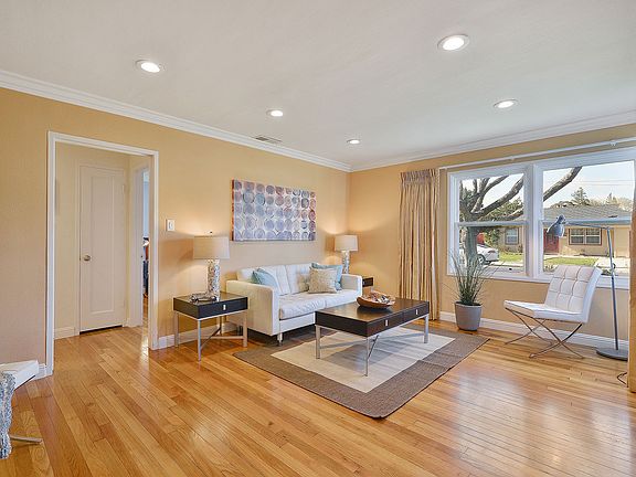 4th image of 368 N Murphy Ave