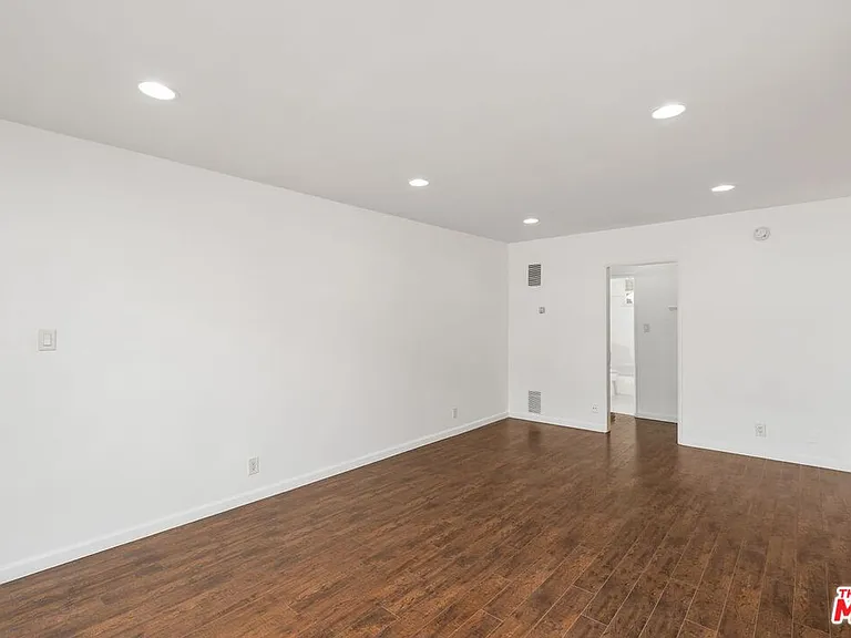 7550 Fountain Ave #2 — Photo 16