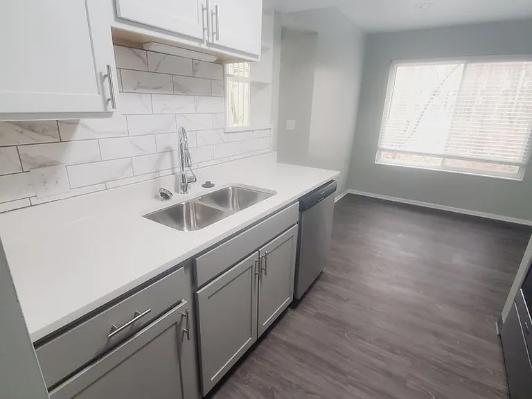 Sugarbush Apartments — Photo 98
