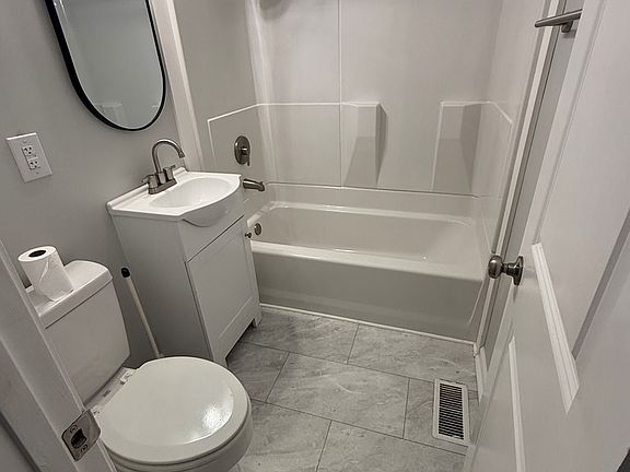 5th image of 225 Clarkson St