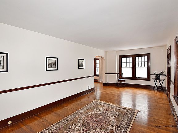 5th image of 121 S Lombard Ave