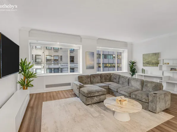 475 Park Avenue image 1 of 12