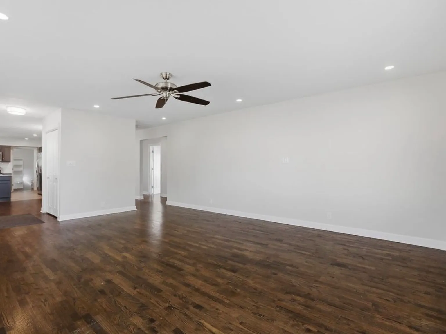 4 bed, 1733 sqft, $2,225 — Photo 3