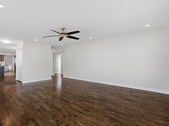 3rd image of 823 S Ridge Dr
