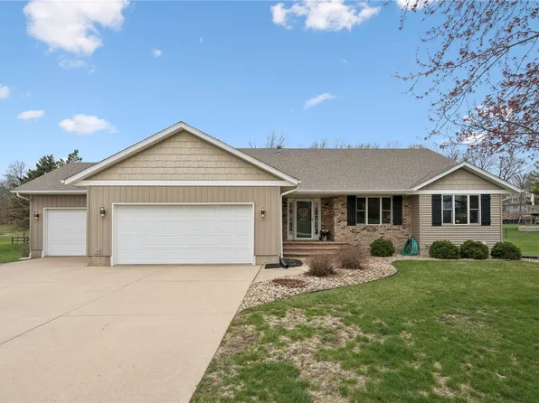 9445 Deer Ridge Dr, Cedar Rapids, IA 52411