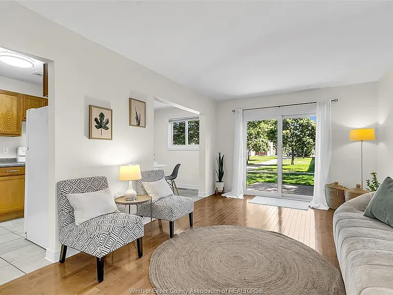 1930 Columbia Ct #31 — Photo 2
