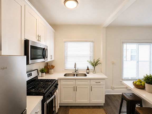 5th image of 2845 San Marino St APT 22