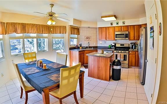 2nd image of 372 Begonia Ct #37D2