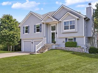 8765 Thompson Dr, De Soto, KS 66018