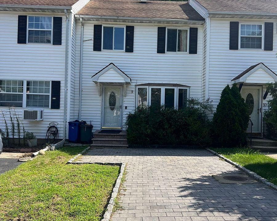 1st image of 9 Orchard Ct