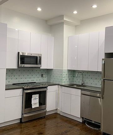 3rd image of 901 Washington Ave #1S