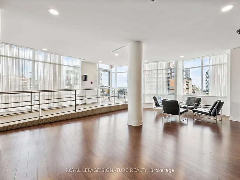 112 George St S #902 — Photo 28