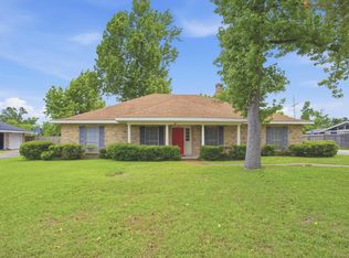 1249 S Bayouwood Dr, Lake charles, LA 70605
