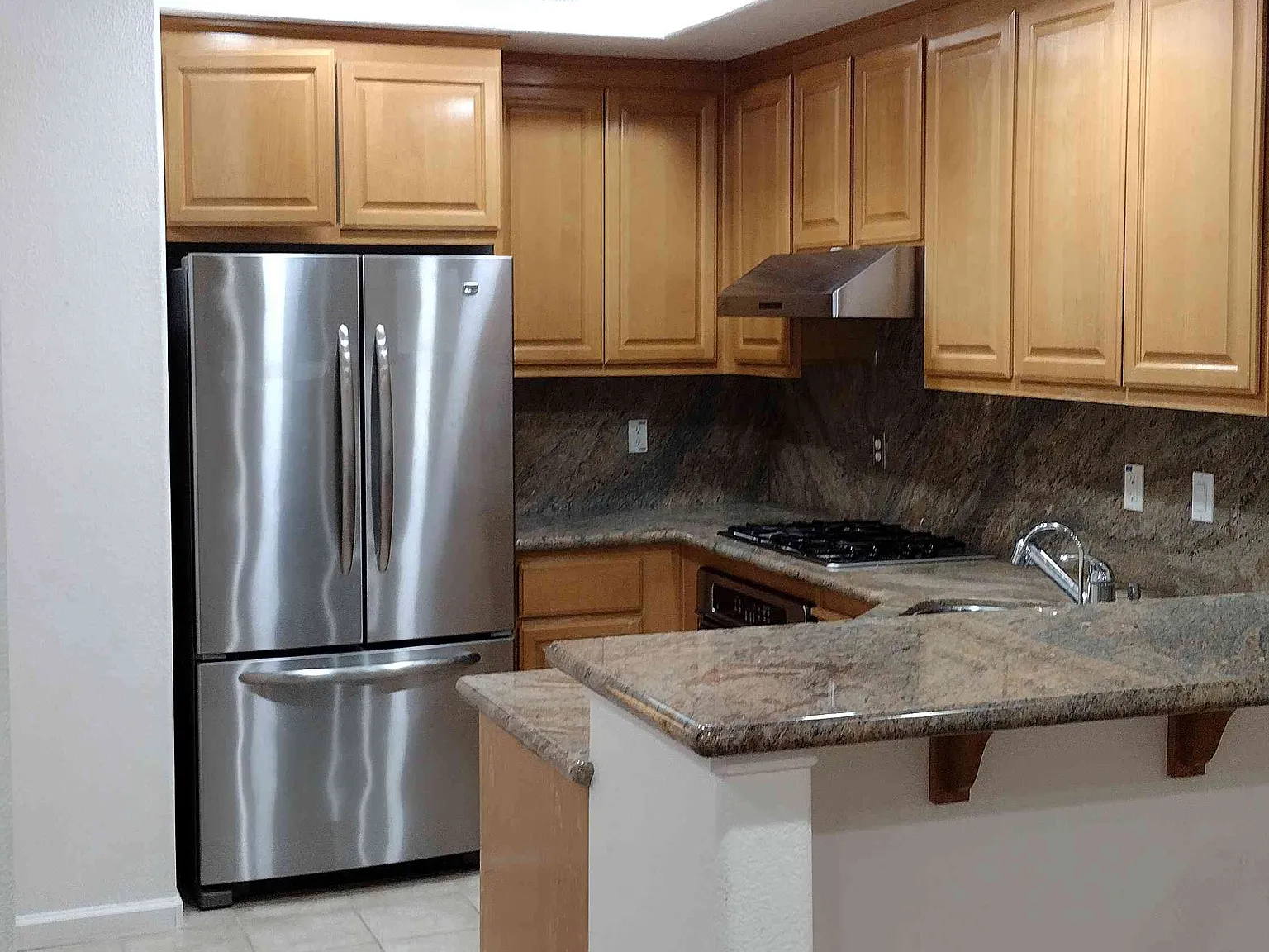 2 bed, 3.0 bath, 1270 sqft, $3,700 — Photo 2