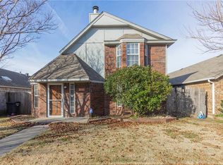 2110 Briarcliff Dr, Moore, OK 73170