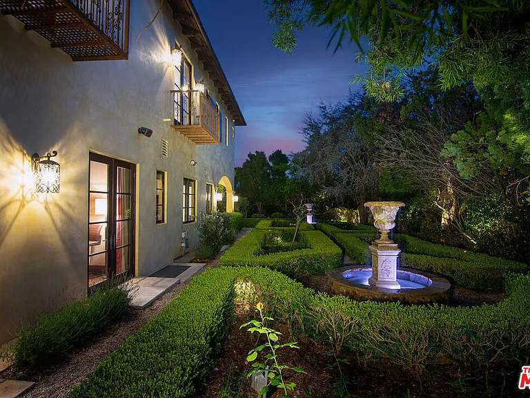 1221 Minorca Dr — Photo 49