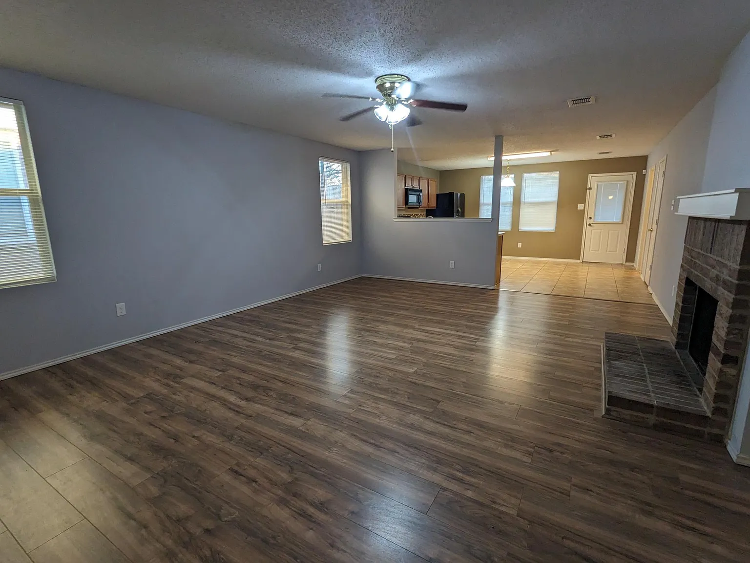3 bed, 1647 sqft, $1,960 — Photo 2