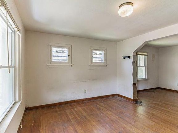 4th image of 7043 Idlewild Ave