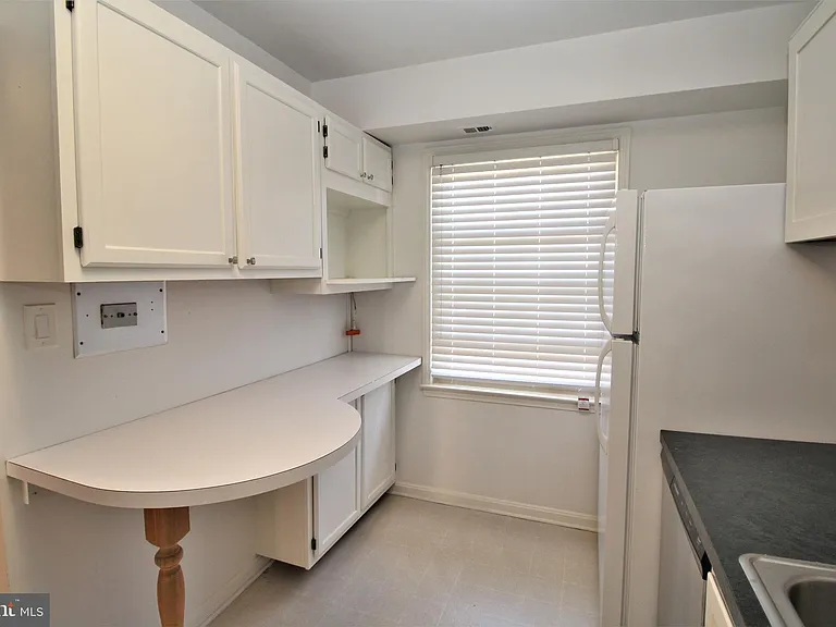 6008 Westchester Park Dr #301 — Photo 13