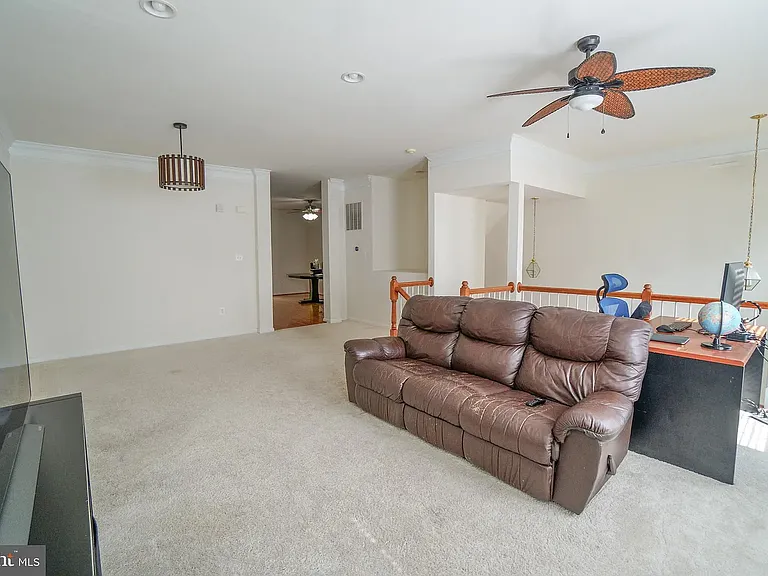 4459 Monmouth St — Photo 8
