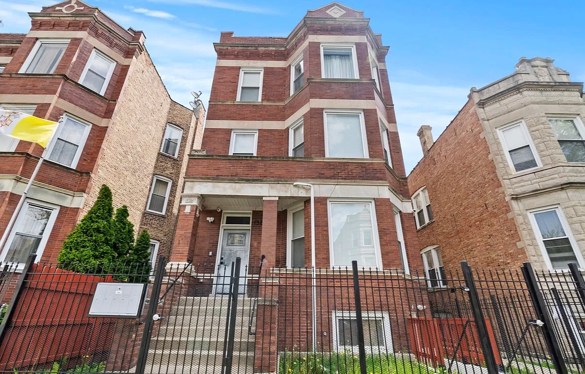 3 bed, 1.0 bath, 1300 sqft, $2,200 — Photo 1