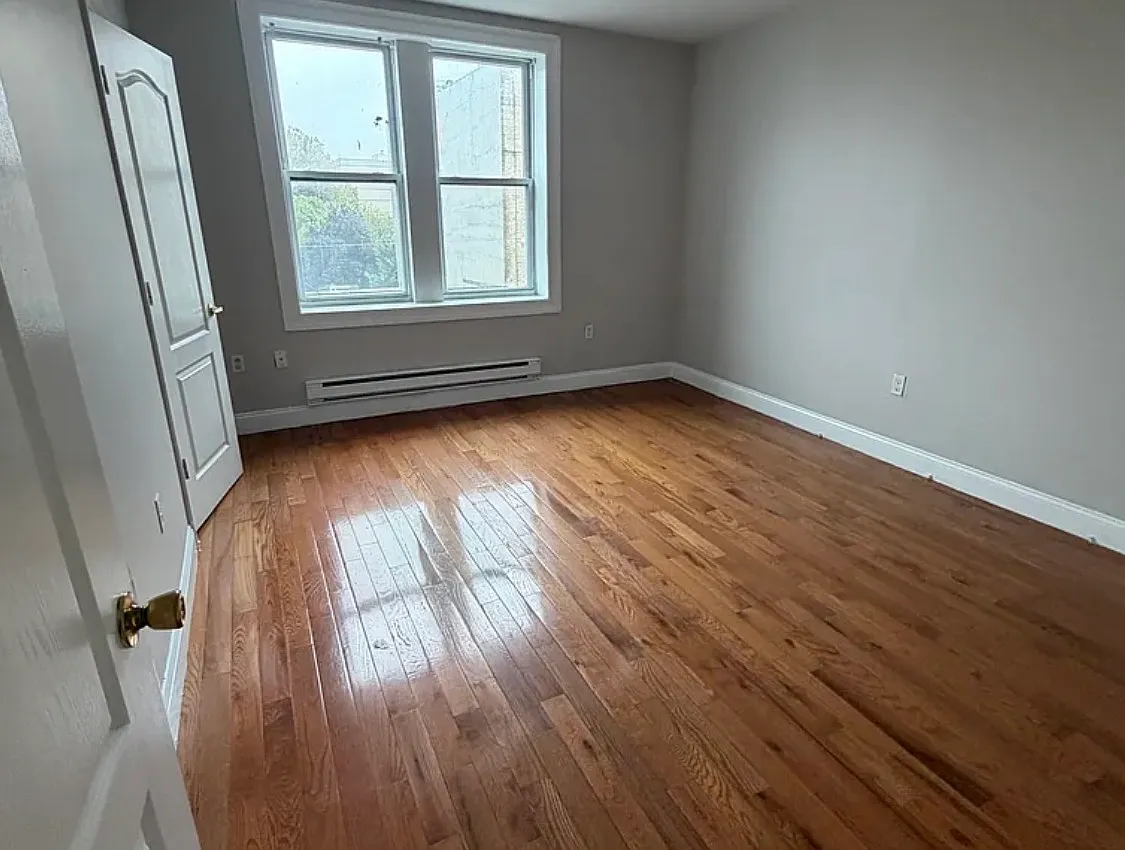 2 bed, 800 sqft, $2,400 — Photo 3
