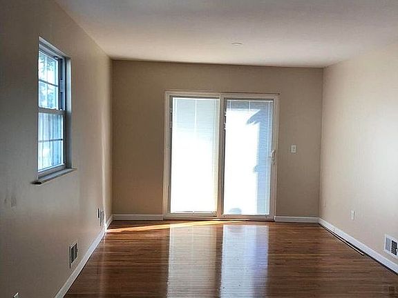 5th image of 58 Ladd Ave