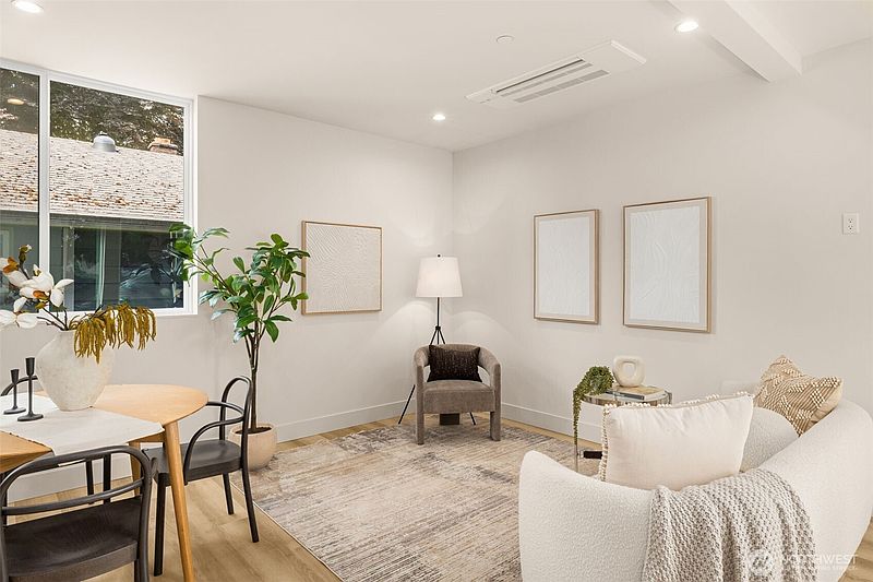 4th image of 10331 Ashworth Avenue N