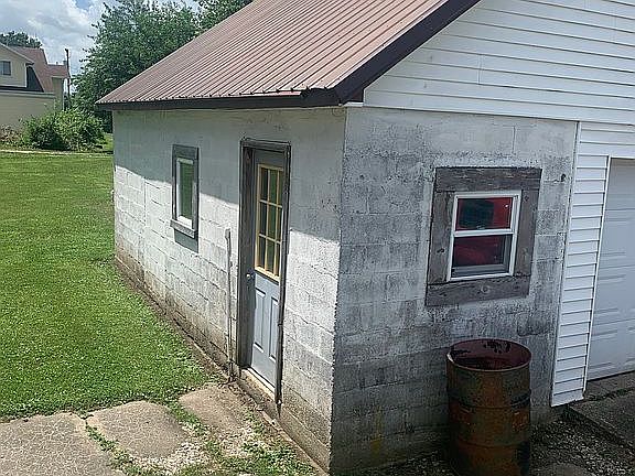 5th image of 104 Lincoln St
