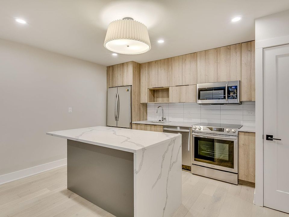 1BedConv - Kitchen
