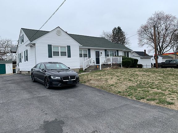 3rd image of 28 Cedar Dr
